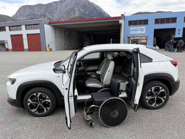 Mazda MX-30 sedia a rotelle