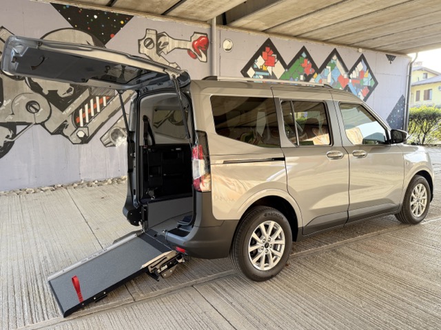Ford Courier con pianale ribassato